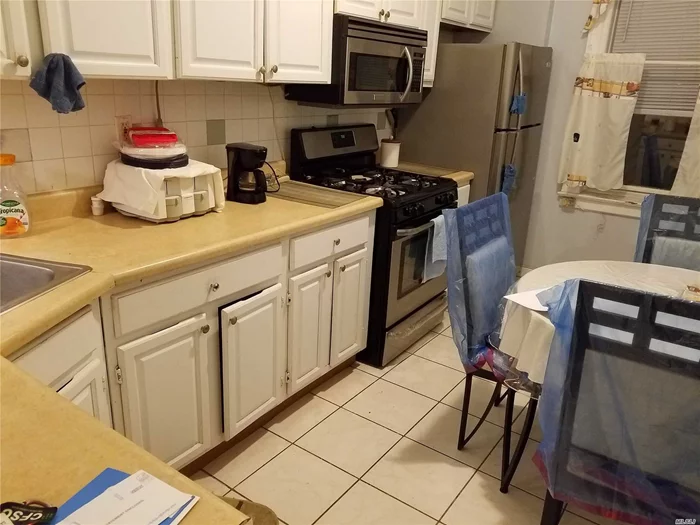 Well Maintain 2 Dwelling. Brick 3 Bedroom Over 3 Bedrooms. 1st Fl Granite Countertop & Stainless Steel Appliances. Convenience To M Train, Shopping & Restaurant. Q58 Buses Line