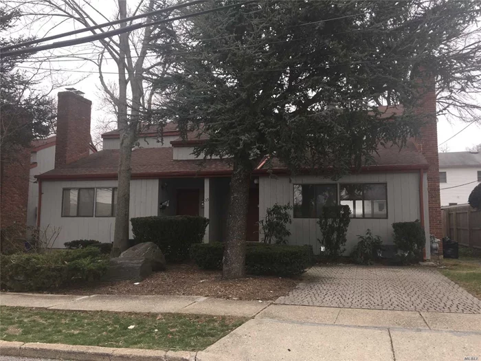 Spacious Duplex W/Vaulted Ceilings In Orchard Beach Area. Living Rm W/Floor To Ceiling Brick Fp, Full Dining Rm W/Sliders To Private Patio & Fenced Yard. Newer Ktn & Appliances. Half Bth. Master W/Full Bth, Add&rsquo;l Bdrm & Full Bth. Finished Basement, Playroom, New Carpets, Washer/Dryer, Storage. Hw Fls Thru-Out, Off-Street Pkg One Car.