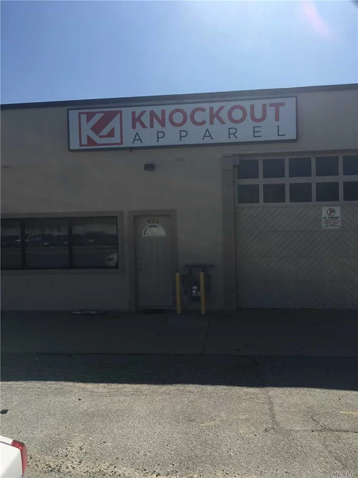Multi Use Commercial Property On Sunrise Highway In Bellmore. 1610 Sq. Ft. Office/Showroom Space, 1190 Sq. Ft. Of Warehouse Space With 10 Ft Over Head Door.