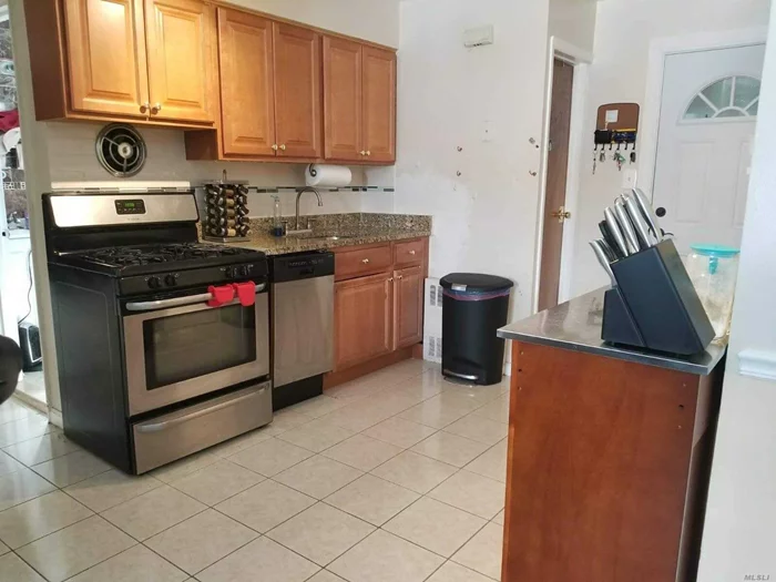 Beautiful Updated, Pet Friendly 2 Bedroom Apartment Located On The First Floor Of A 2 Family Home. Many Amenities Including Shared Use Of Washer/Dryer, Dishwasher, 2 European A/C&rsquo;s And Shared Use Of Backyard. Close To All Including The Bayside Stop On The Lirr, Restaurants And Shops On Bell Blvd And Major Highways And Bike Lanes.