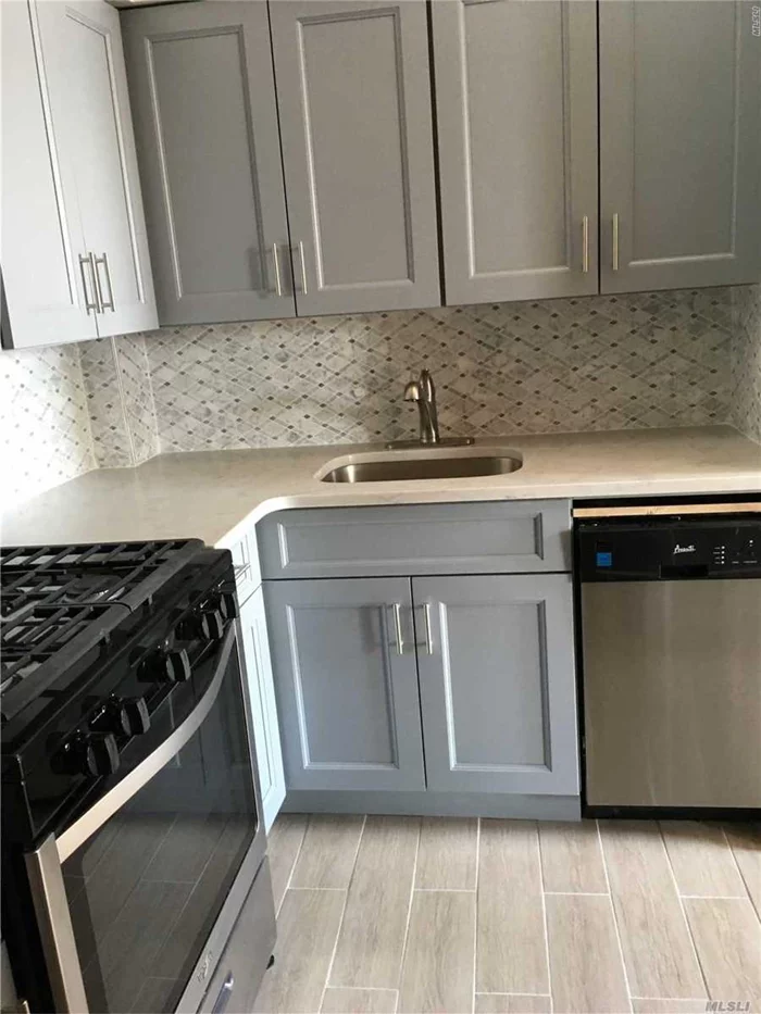 Jr 4 Apartment In Condo Building, 3rd Floor 2 Elevator,  Great Layout! Spacious Lr/Dr Renovation Eat In Kitchen With Lot Of Closet. Laundromat Room In Building & Live In Super! Across From Q25 & Q34 & Q64 To Express Buses Corner Of Kissena Blvd & Melbourne Ave! Convenience To All.