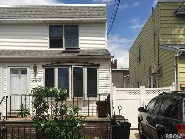 Bright & Sunny 2 Bedroom 1st Floor Duplex Apartment. Fully Renovated Located In The Heart Of Bayside. Close To Public Transportation, Restaurants And Shopping. Walking Distance To Lirr.