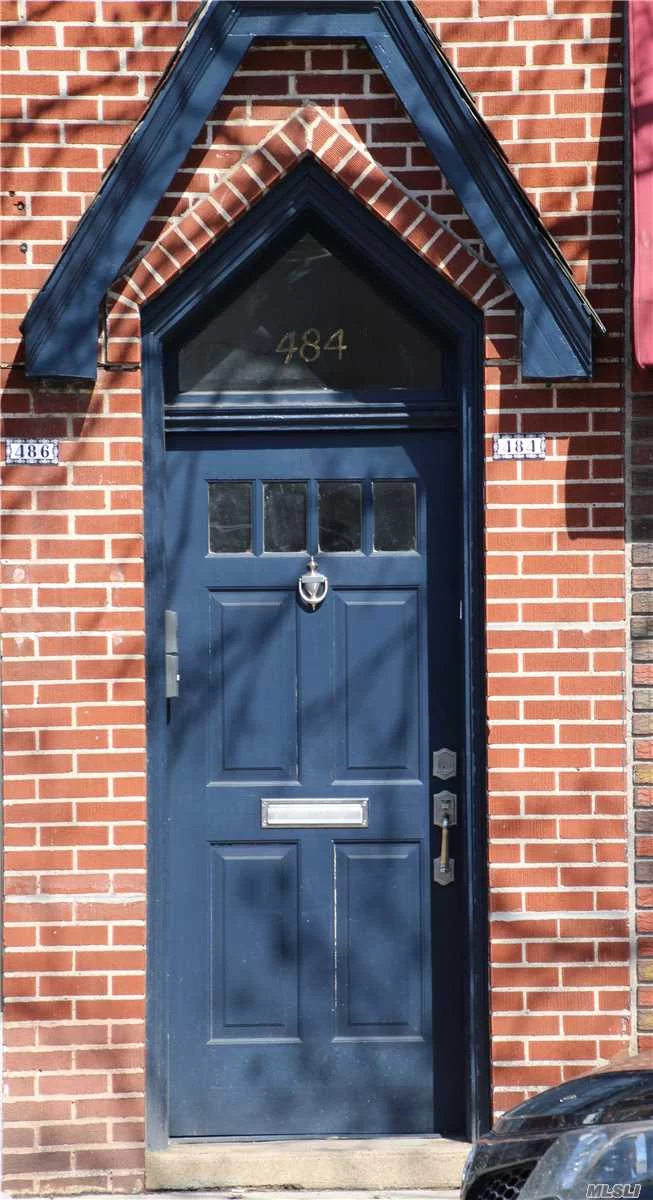 Beautiful 1 Br, 1 Bath Apartment Available For Rent. One Off Street Parking Space Included. Close To Lirr And Town. Tenant Pays Utilities. W/D On Premises.