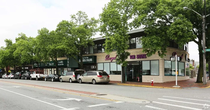 Office On The 2nd Floor. 1 Large Room With Large Windows Facing The Shopping Center. A Small Reception Area. Central A/C. Located At The Best Corner Of 2 Major Streets. Across From Shopping Center. Ample Street Parking And Public Parking. Next To The Lirr Station. Tenant Pays 15% Utilities