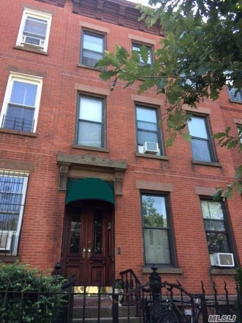 Excellent Location, & Income . 3 Fam. Brownstone 3 Story. On 13 St. And 6 Ave. Two Apart. 3 Bedrooms And One 2Br. Living Room, Kitchen And Bath Inc. $9, 250/Mo. Yearly: $111, 000 Lot:19 X 100 Buildsize:19 X 45.