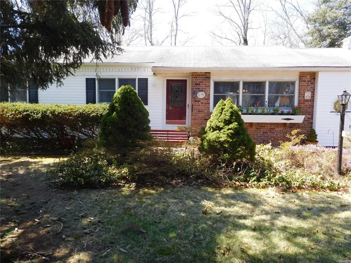 3 Bedrm Ranch In Mattituck, Living Rm With Gas Fireplace, Kitchen, Dining Area, 3 Bedrms, 1 Bath. Hardwood Floors Throughout, Full Basement,  Large Yard , Home Is Located On Dead End Cul De Sac Street. Close To Love Lane, Mattituck Town! Beaches And Golf And Vineyards All Nearby! Mattituck-Cutchogue School District