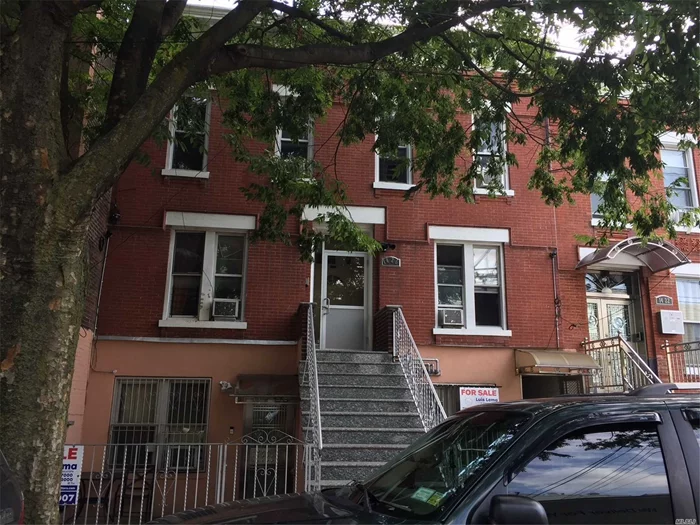 Beautiful 5 Family Income Producing Property. 1st Fl 3 Bedroom Apt, 2nd Fl R: 2 Bedroom Apt, 2L: 3 Bedroom Apt, 3Nd Fl R: 3 Bedroom Apt, 3Lr: 3 Bedroom Apt!