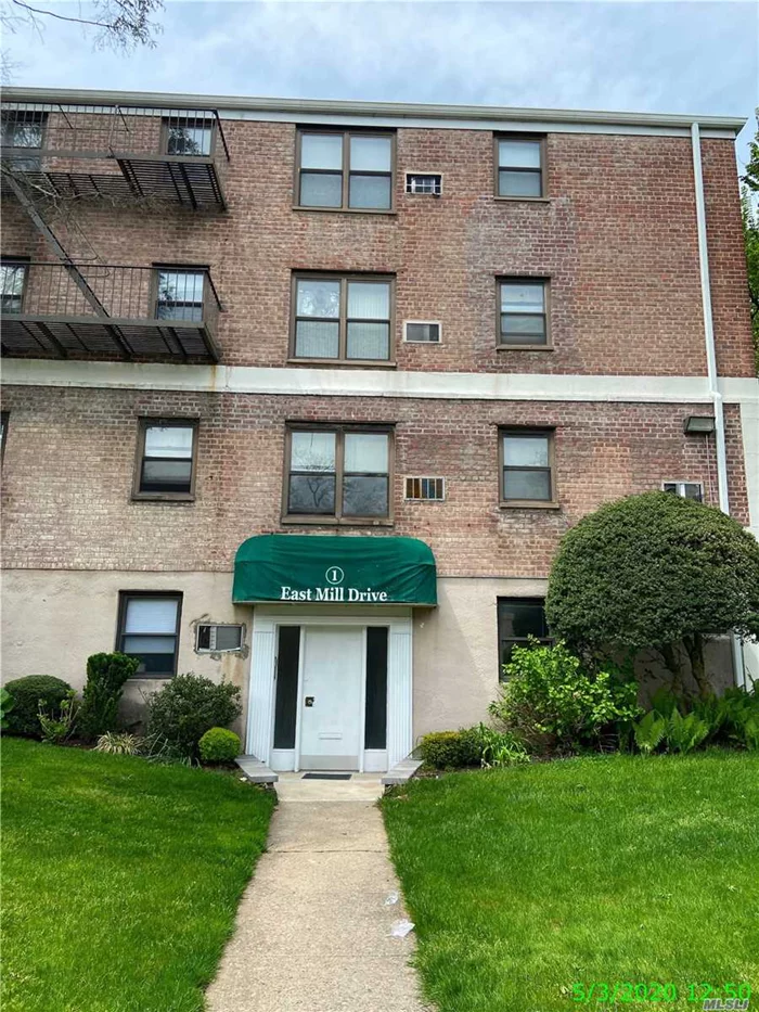 Prime Location!! Lots Of Potential,  Make This Unit Your Own. Close to all Amenities! Restaurants, Shops, Buses, LIRR and More! Swimming Pool, Children&rsquo;s Playground Volleyball & Basketball Court