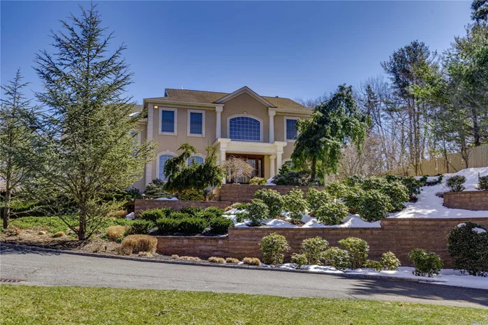 Set Far Back , 500 Feet From The Road, Sits This Magnificent 15 Year Young, 5 Bedroom, 5.5 Bath Center Hall Colonial. 4300 Sq Ft Of Superb Finishes, Workmanship & Updates. Private 1 Acre Property With Gunite Pool! Bright And Open Layout Which Makes This Home Great For Entertaining. Full Finished Basement With Theatre, Gym & Play Room, Walt Whitman Elementary, Syosset Sd