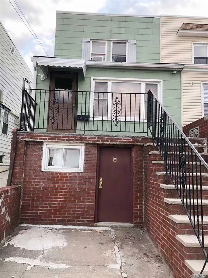 Move In Condition. Close To Lirr, Buses And Stores.