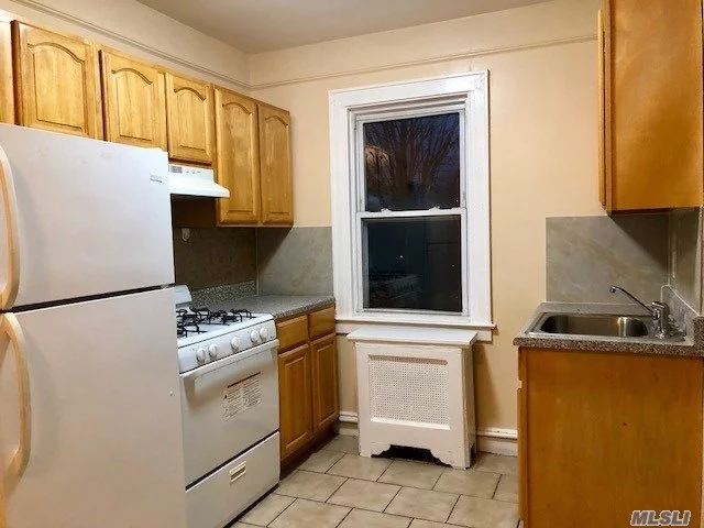 Huge 2 Br, Lr, Bath, And Eik On 2 Fl