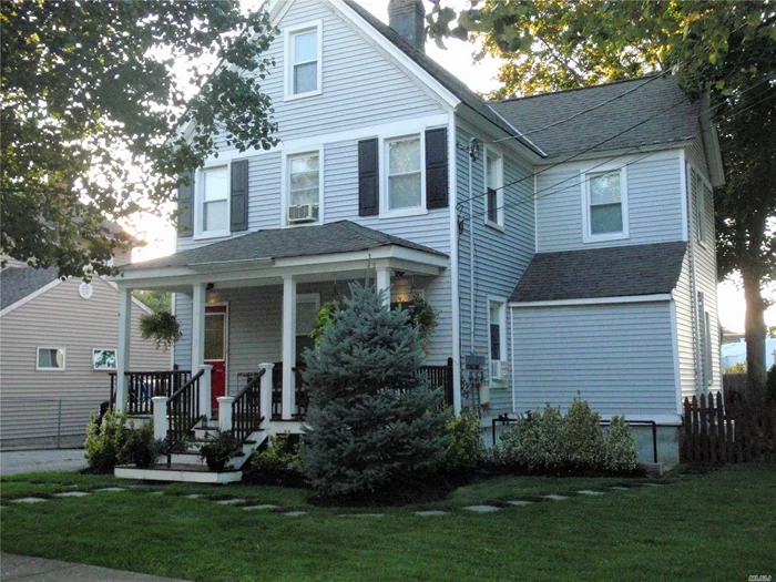 Front Porch Colonial, Lovely 2nd And 3rd Floor Apartment. Gut Renovated About 8 Years Ago And Upgrades Since Then. Bonus Finished Attic Space Great For Den, Office Or Yoga.