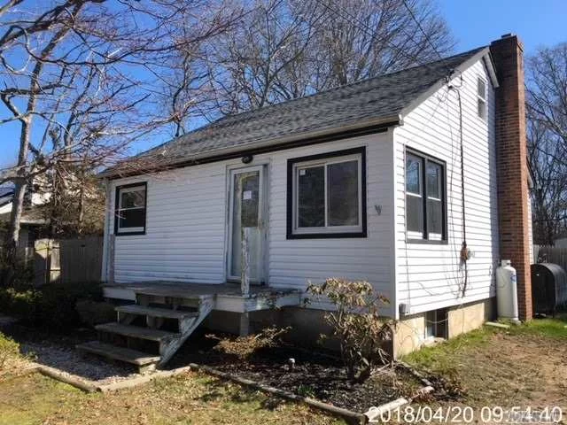 Bring Your Own Personal Touches To This Cozy 2 Bedroom Ranch Close To Major Transport And Shopping. Own For Less Than You Can Rent! Plenty Of Space For Entertaining In Your Own Backyard!