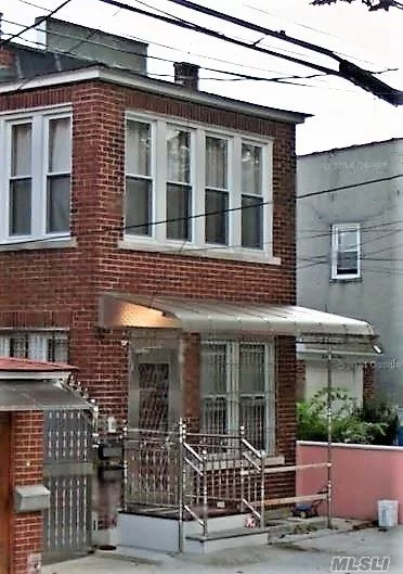 Nice 2nd Floor Three-Bedroom Unit Is Located On Tree Lined Streets And Only Minutes From Q58(Flushing), Q59(Rego Park), Q47(Jackson Heights) Bus Stops, M/R Train Staion & Queens Blvd Shopping District With Two Malls. Easy Street Parking, Near Long Island Expressway.