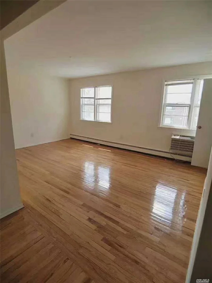2Bedroom With Big Closet And Spacious Living Room. All Utilities Are Included