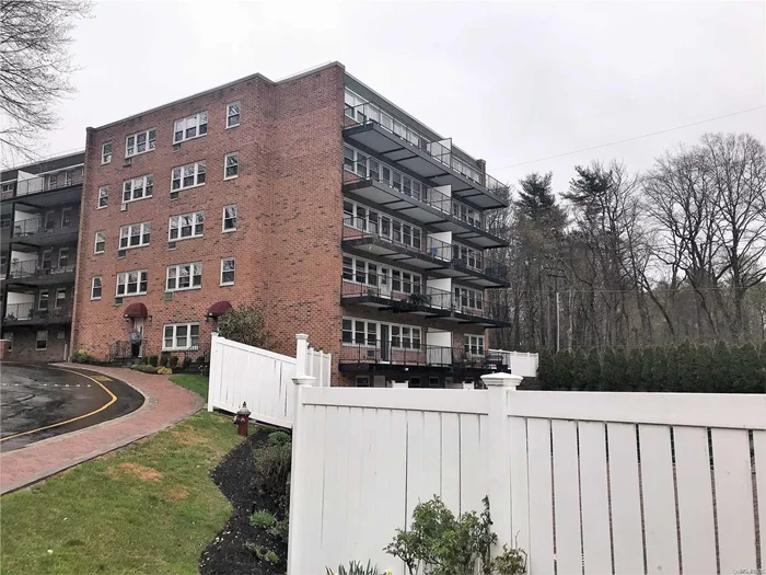 Spacious And Sunny 1 Bedroom Coop. Modern Bath And Kitchen. Huge Walk In Closet. Terrace Overlooking Pool. Appliances Under 1 Year Old. Amenities Include Parking, Laundry & Ig Pool. Close To Lirr And Shopping. Easy Access, Price To Sell. Call Now.