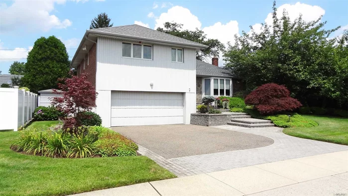 Immaculate Syosset 3 Bedroom, 2.5 Bathroom Split In Desirable Clearview Village. Updated, Cac, High Hats Throughout, Vaulted Ceiling In Kitchen, Eat-In Kitchen & Formal Dining, French Doors To Fenced-In Back Yard, 2 Tier/Bi-Level Deck, Finished Basement, 2 Car Garage. A Must See!