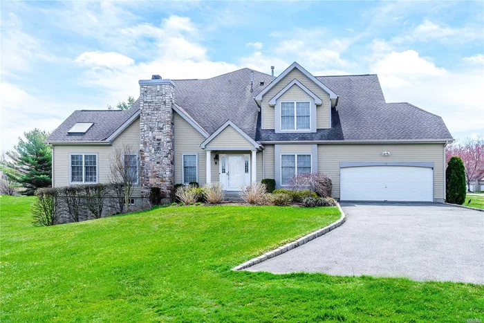 Lattingtown Ponds Gated Community. Beautiful Colonial Offers 5 Bedroom, 4 Full Baths, Two Master Suites, Main & Second Floor. Walk Out Finished Lower Level. 63Acre Community, Community W/Pool, Tennis & Club House. Public Golf Across The Street.