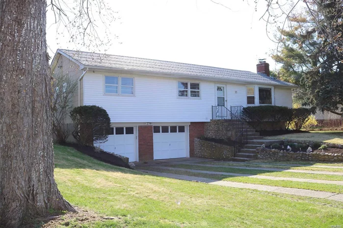 Classic 3 Bedroom - 2 Bathroom Ranch In Eastern Shores Beach Association. Quality Built Home With An Open Living Room/ Dining Room Floor Plan. The Fireplace Living Room Boasts Hardwood Flooring. The Home Offers A Large 2 Car Garage, Full Basement. The Property Is In Very Close Proximity To Greenport Village, Town Beaches And The Sequestered Eastern Shore Association Beach.