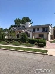 :Fully Renovated 4605 Sf House. Onyx Bath W Lighting, State Of The Art Jacuzzi W Full Shower Mosaics, Huge Master Suite W Fireplace, Large Brs, Huge Den, Lr W Fireplace, New Custom Kitchen W Top Of The Line Viking And Subzero, Prof.Office W Separate Entrance, Huge Picture Windows, Marble Granite, Beautiful Wood Floors..