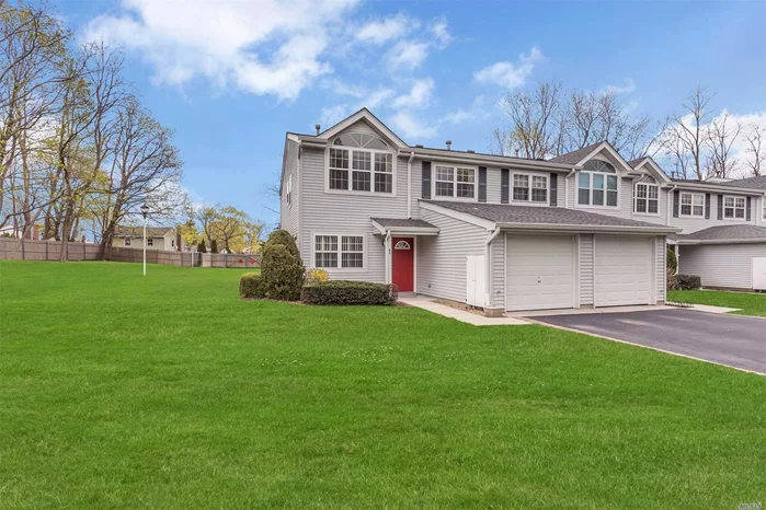 Beautiful End Unit 3 Bdrm/2.5 Bath Townhouse In The Meadows. Open Lr W/Vaulted Ceilings & Sliders To Patio, Formal Dining, King Mstr Suite, New Gas Heating System & Central Air, Updated Kitchen Appliances. First Floor 895 Sqft, Second Floor 760 Sqft With Attached Garage 202 Sqft. Convenient To Lirr, Parkways, Beaches, Boating, Fishing, Country Club W/ Golf & Swimming, Shopping, And Hospital. Desirable Community-Well Taken Care Of.