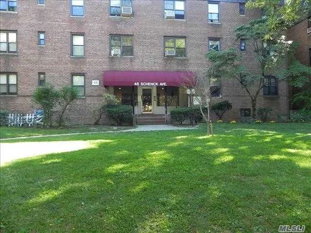 Spacious 1st Floor 1 Bedroom/1 Bath Apartment With Eat In Kitchen, Tons Of Closet Space, Large Living Room And Bedroom. Beautiful Hardwood Floors And High Ceilings. Quiet 1st Floor Location, With Alarm System Installed And Ready To Activate. Pets Of All Types/Sizes Welcome! Close To Town/Lirr.