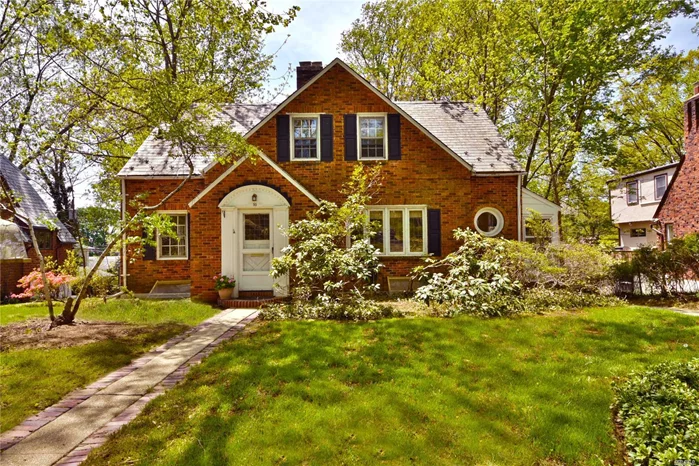 Charming Brick Colonial Near To Lirr, Parks And Shopping. Located In Highly Desirable Russel Gardens Community With Private Pool Club And Tennis. Master W Bath On Main Floor. Lakeville Elementary, South Middle And High School.Russel Gardens Pool Fee $1400 Per Year.