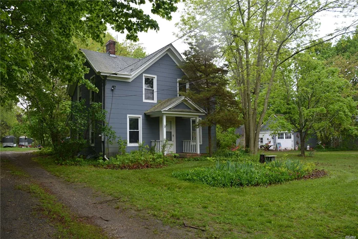 Victorian With 7.3 Acres. Fixer Upper. Main Road Visibility.