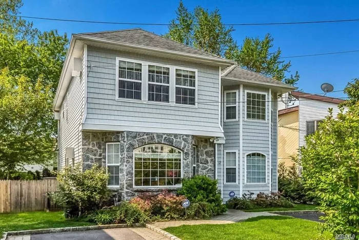 Beautiful Custom Built Duplex With Hardwood Floors Throughout. Each Unit Has 2 Bedrooms, 2.5 Baths, Lr., Dr., Eik, Finished Basements With Recreation Room And Private Laundry. Set On Quiet Block In Desirable Orchard Beach Community. Great Investment Opportunity.