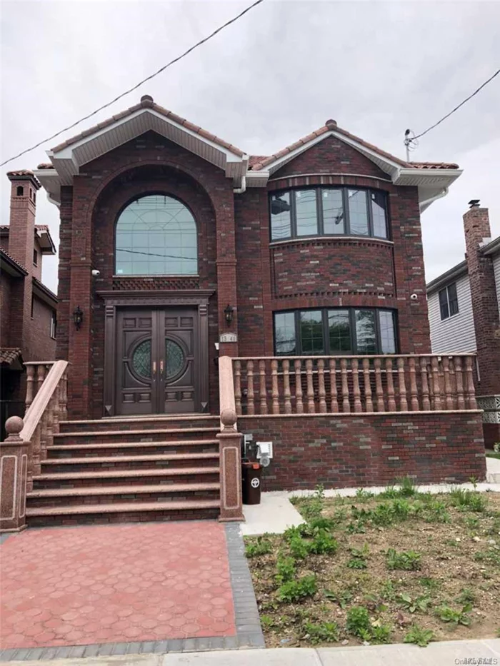 Brand New House In Bayside. Good School District. Bus Station In The Corner, 20 Minutes To Main St.