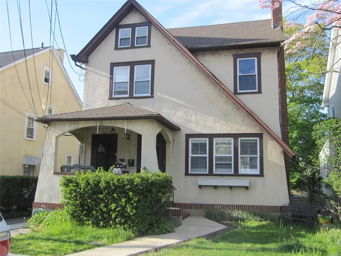 Enter Into A Large Foyer With Staircase Leading To This Lovely 2 Bedroom Oyster Bay Apartment. New Full Bath, Eik W/ Washer & Dryer. Large Living Area. Walk Up Attic Allows For Ample Storage. Near Town, Restaurants, Shopping, Lirr, Beach & Park.