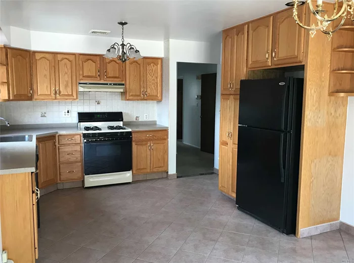 Spacious Three Bedroom, One Full Bath. Recently Painted And Wall To Wall Brand New Carpeting. Cac, Eik, Large Living Room. Located In The Center Of It All. Shopping, Deli&rsquo;s And More. Near Lirr And Buses. A Real Must See!