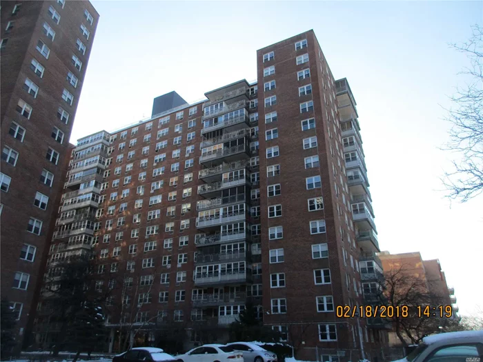 Rare Find 3.5 Room In The Carlyle Towers With A Large Terrace. Located In The Heart Of Downtown Flushing Near Shopping Transit And Restaurants. Contract 1/2 Signed