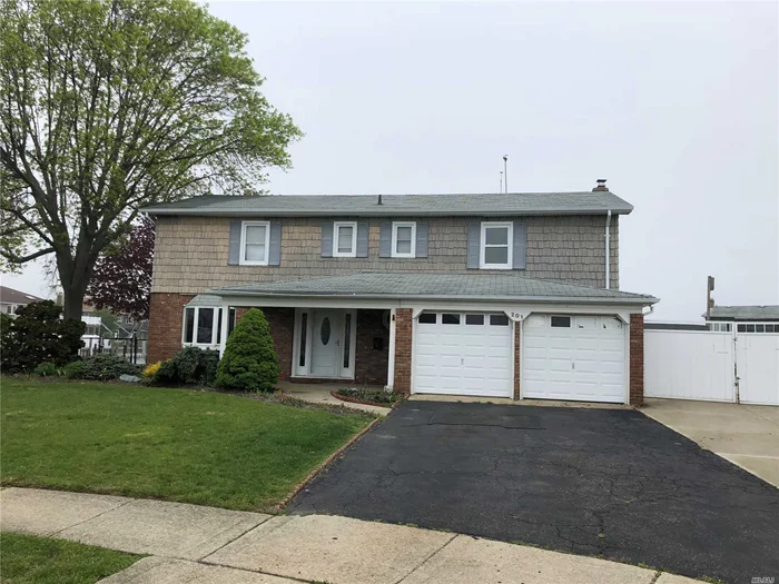 Waterfront Beauty For Rent In West Islip. 4 Bedrooms, 2 1/2 Baths On A Quiet Cul De Sac. Dock Space Negotiable. Pets Ok With Double Security. No Garage Access! Can Be Provided Furnished!