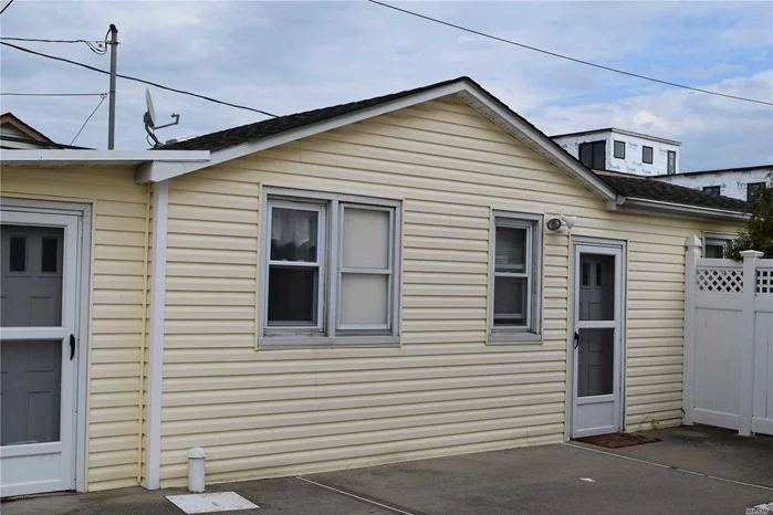 Well Kept Private Detached Rear Residence. Cute And Cozy With A Real Beach Feel. A Must See