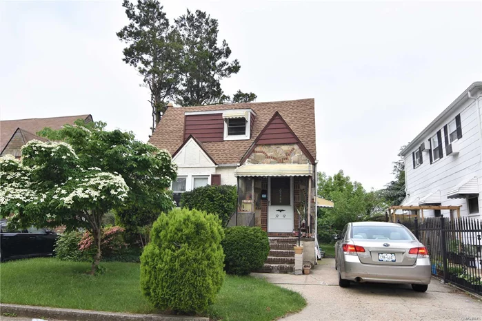 Beautiful Detached 2 Family Set On 40X100 Property , 24X41 Building Sized. Move In Condition. Good For Large Family , Prime North Bayside Location. Best School Dist#26 , Ps 159 , Is 25, Bayside High School. Must See.