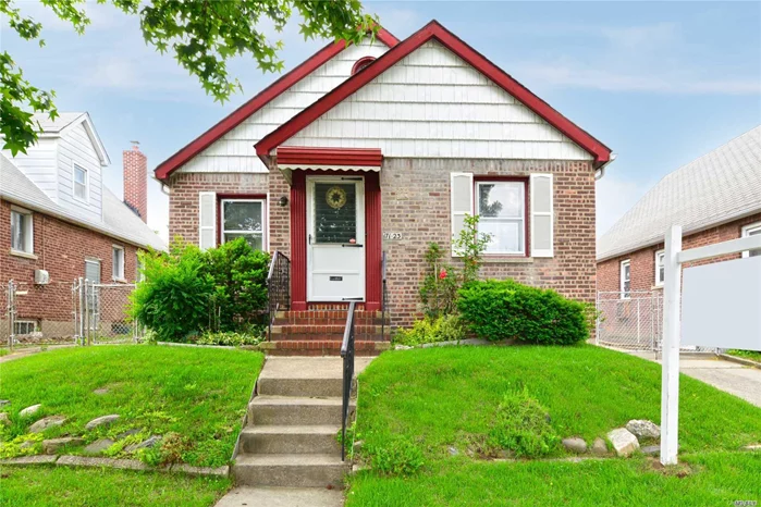 Charming Detached 2 Bedroom Ranch On Quiet Treelined Street Convenient To Shopp., Transp. Beautiful Peck Park & All House Of Worship. Q27 Along 46th Ave To #7 Train & Q31 On Utopia Pkwy To Jamaica Station & Lirr... Sch Dst.25,  P.S. 107, J.H.S. 216, Francis Lewis H.S. Lots & Lots Of Extras.