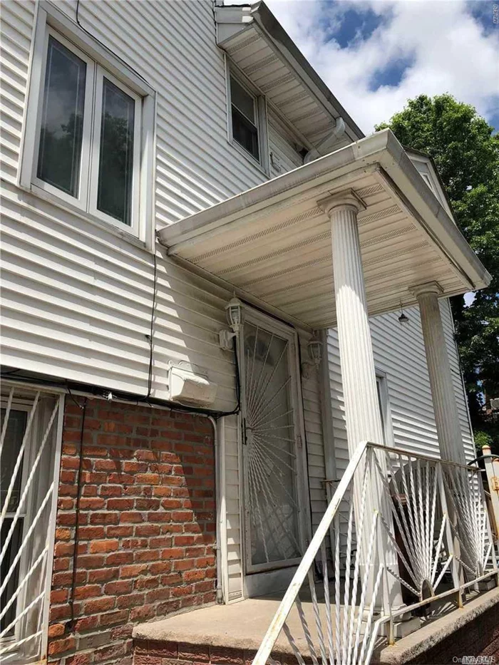 Well Maintained Split Home In A Quiet Block With W/D In Unit. Conveniently Located To Buses Q27, Q30 And Express Bus To City. Easy Access To Major Highways. School: Ps203, Ms74(Hawthorne), Cardozo Hs, Qcc