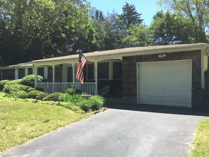 Great Home For First-Time Buyers! Lovely 3-Br 2-Ba Ranch On Quiet, Mid-Block, 1/3 Acre. Updated Bath, Central Air. Ready For You To Decorate And Call Home. H/W Flrs. Short Distance To Suny Stony Brook Campus. Three Village Schools - Nearby W.S. Mount Elementary.