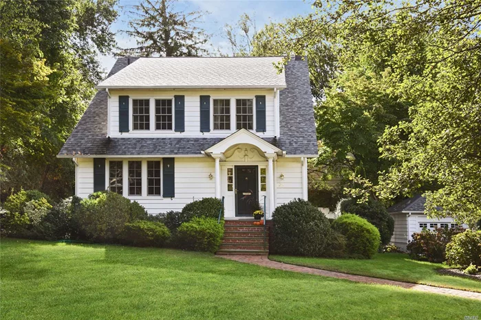 Classic 5Br, 2.5 Bath Colonial In Premiere Beacon Hill Location Close To Schools, Main St, & The Lirr. An Oversized, Sun-Splashed Foyer Is Your Introduction To Each Of The 1st Floor&rsquo;s Spacious Principal Rooms Which Are Arrayed To Make Living Here Both Comfortable & Inviting. Upgrades & Improvements Incl. A New Roof, Pella Windows, New Landscaping & Fence, Upgraded Heating System & Appliances. Hardwood Floors. Original Detail & New Crown Moldings. Beach, Mooring & Tennis W/Membership And Dues.