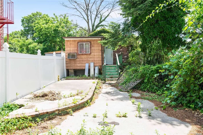 Single Family On Rear Of Property. Perfect Starter Home For A Buyer Willing To Do Work. Also Potential Development Site For Large 1 Or 2 Family Home (Must Confirm With Architect, R4-1 Zoning). Short Distance To Halsey L Train. Nowadays, Houdini Pizza, Trans Pecos, Highland Park. Border Of Glendale/Bushwick/Ridgewood.