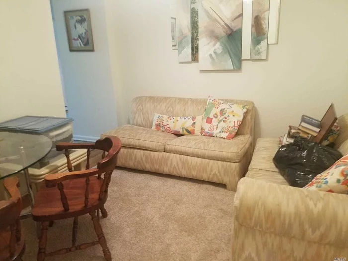 Lovely 1 Bedroom Apartment. Freshly Painted, New Carpet, New A/C. Express Bus And Local Bus On Corner, Near A Park And Shopping Center.