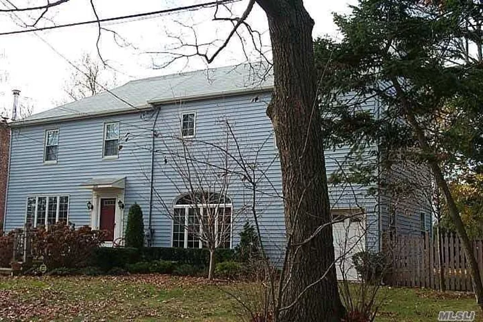 Bright And Spacious 4Br Colonial. Kitchen With 2 Sinks, 2 Ovens, 2 Dishwashers, Large Den With Fireplace, Gorgeous Private Yard- In Amazing Woodmere Location.