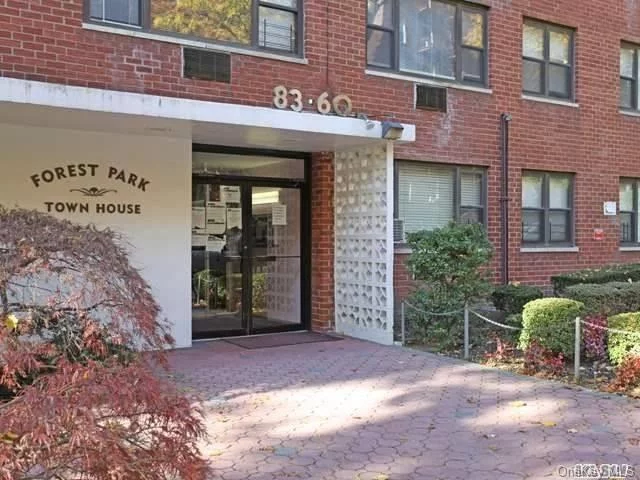 Newly Renovated Sponsor Unit. No Board Approval Needed With Amazing Views. New Granite Kitchen W/Center Island, Stainless Steel Appliances, New Bathroom, Floors, Windows, Crown Moldings & Overhead Lighting. Buyer To Pay Nys & Nyc Transfer Taxes. Must Be Owner Occupied For Minimum Of 2 Years.