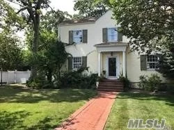 Charm! Ch Colonial, Near Shops, Lirr, More! Young Birch Kit And Young Baths, 200 Amps, 2 Zone Cac Include Bsmt, Some Andersons, Hardwoods, Custom Moldings, Large Rooms W/Hi Ceiling! Mbr Has Bath, Oven/Dryer Asis. Gas Stove Top/Line For Bbq Outside, Sunny/Brite, Large Private Lot Both Side And Back.