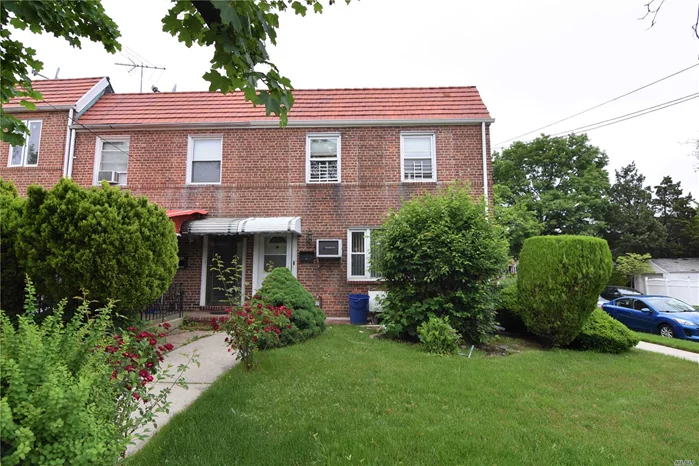 Legal 2 Family In One Of The Best Sections Of Queens. Prime Location For Shopping, Express Buses To Nyc And Flushing, Access To All Highways. Short Walk To Parks And Recreation. Sd 26. Great Investment Opportunity!