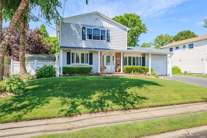 3 Bedroom, 2 Bath Mint Colonial On Scenic Champlin Creek. Country Club Back Yard. Neat As A Pin. Perfect For Home Entertainment, Built In Speaker System Interior And Exterior. Den With Cozy Fire Place, Formal Living Room. All Andersen Windows A Must See This Home Has It All.