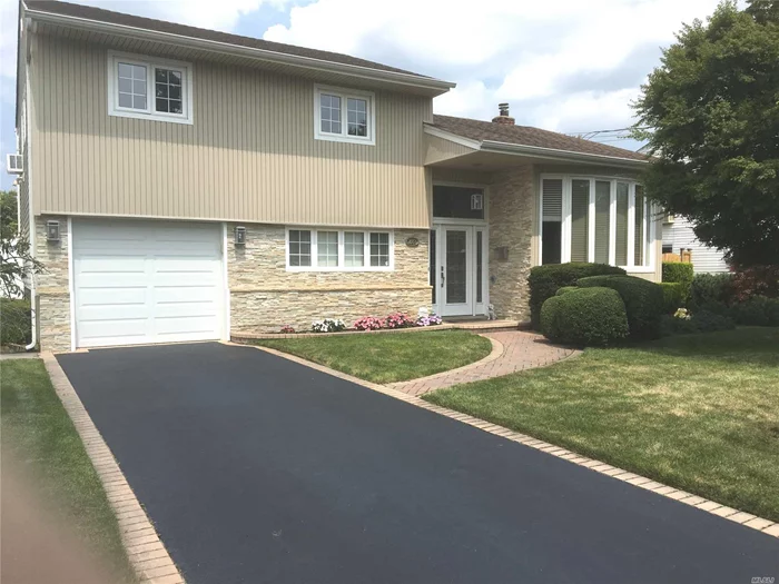 Great Updated Split With, New Stone Front/Siding, New Front Door/Window, New Main Bath, New Cac, Gas Tank Less Hot Water, Garage Door/Opener.Updated Kitchen/Sliding Doors, Windows, 2nd Bath, Crown Molding, S/S Appliances, Blacktop Driveway, Nice Layout, Low Taxes, Come See!