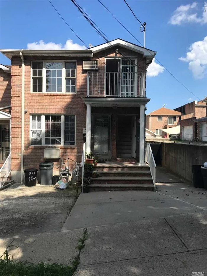 Newly Renovated 3 Bed, 1 Full Bath, Living/ Dining Room Kitchen, Wood Floor. Quiet And Suburban Neighborhood In Cp Walk To Q25