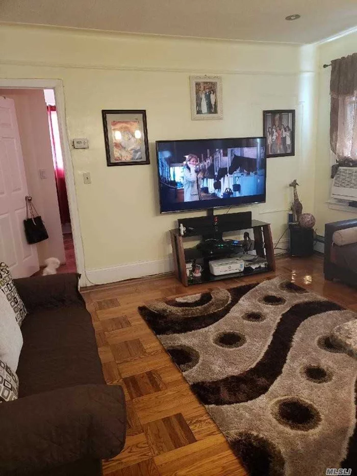 Bright Large 2 Family House (23X100 Lot Size & 18X50 Building Size) With Renovated Bath And Hardwood Flooring, With Full Finished Basement With Separate Entrance. Five Minutes From La Guardia Airport & 15 Minutes To New York City. Also, Two (2) New Boilers & New Hot Water Tank.